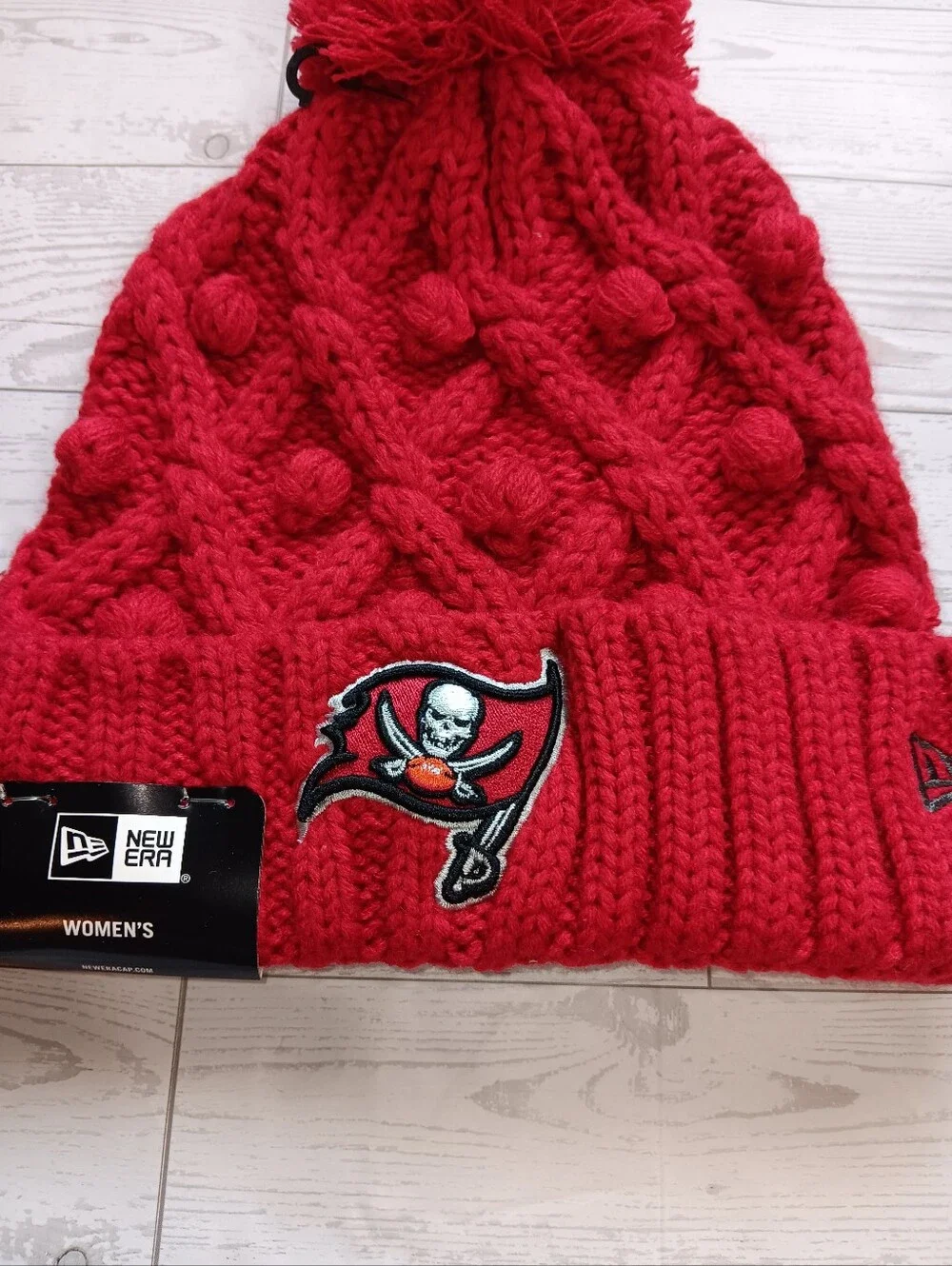 NWT Women's New Era Red Tampa Bay Buccaneers Toasty Cuffed Knit Hat with Pom